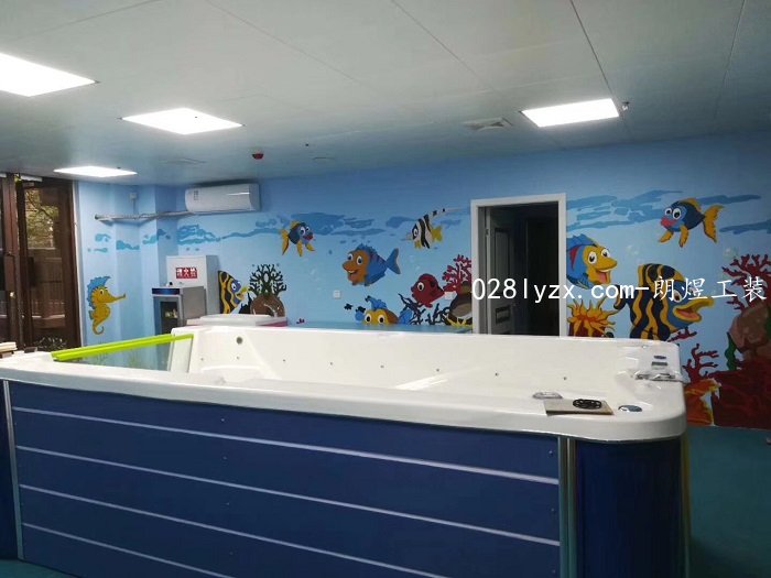 母嬰店內兒童游泳池